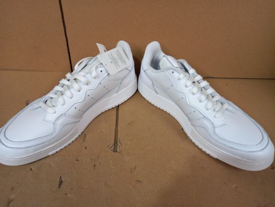 BOXED PAIR OF DESIGNER SHOES IN WHITE UK SIZE 10