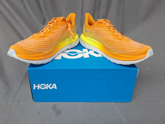 BOXED PAIR OF HOKA M MACH 5 SHOES IN ORANGE/YELLOW UK SIZE 10