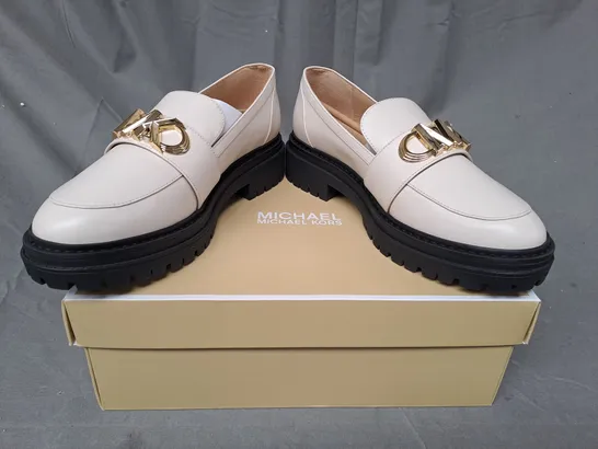 BOXED PAIR OF MICHAEL KORS PARKER LUG LOAFERS IN CREAM US SIZE 8M