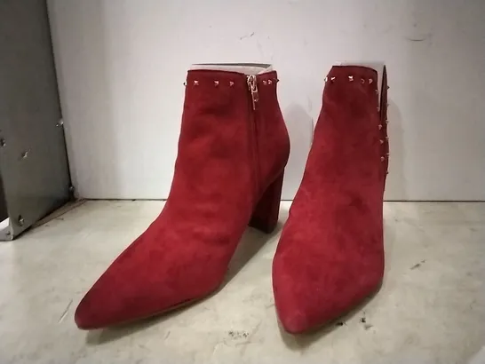 BOXED MF CLIENT ANKLE BOOTS , RED , UK 7.5 