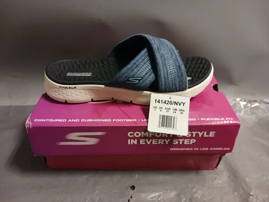 SKECHERS PERFORMANCE LADIES DENIM STYLE SANDALS SIZE 4