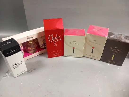 APPROXIMATELY 10 ASSORTED BOXED FRAGRANCES TO INCLUDE; AVON, CHARLIE AND THE SCENT RESERVE