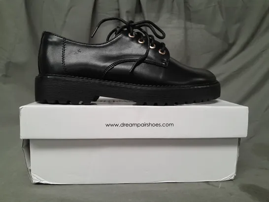 BOXED PAIR OF DREAM PAIRS LACE UP SHOES IN BLACK UK SIZE 6