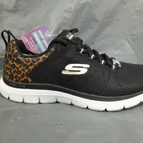 SKECHERS FLEX-LITE TRAINERS IN BLACK - SIZE UK 5.5