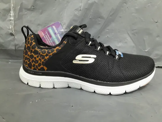 SKECHERS FLEX-LITE TRAINERS IN BLACK - SIZE UK 5.5