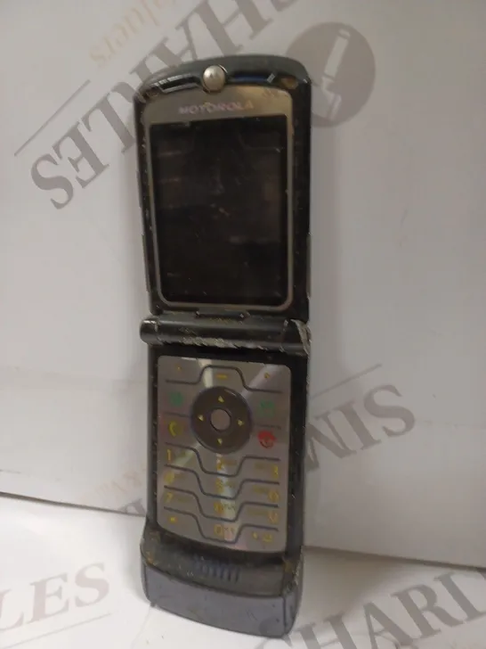 MOTOROLA RAZOR FLIP MOBILE PHONE 