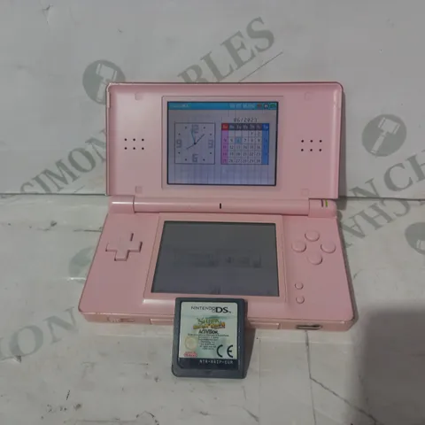 NINTENDO DS LITE HANDHELD GAMES CONSOLE IN PINK (USG-001) W. SHREK SMASH N' CRASH RACING GAME