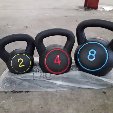 SET OF 3 KETTLEBELLS 