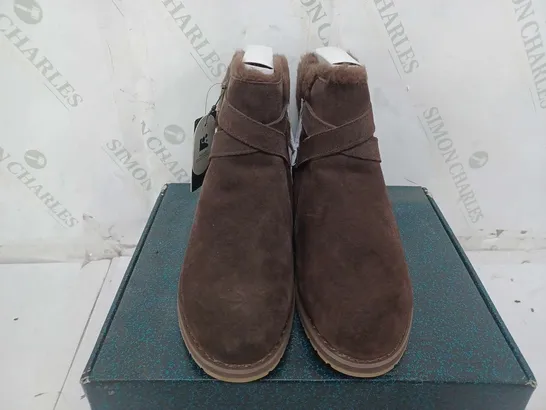 EMU AUSTRAILA MERAK SUEDE ESPRESSO BOOTS - UK SIZE 7