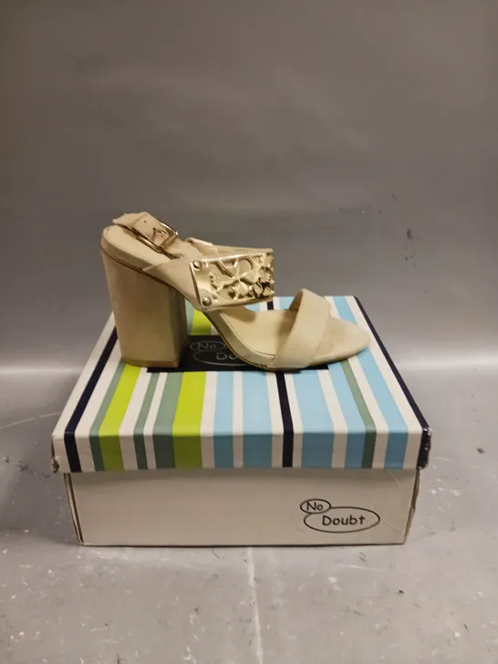 BOXED PAIR OF NO DOUBT BLOCK HEEL OPEN TOE SHOES - SIZE 3 