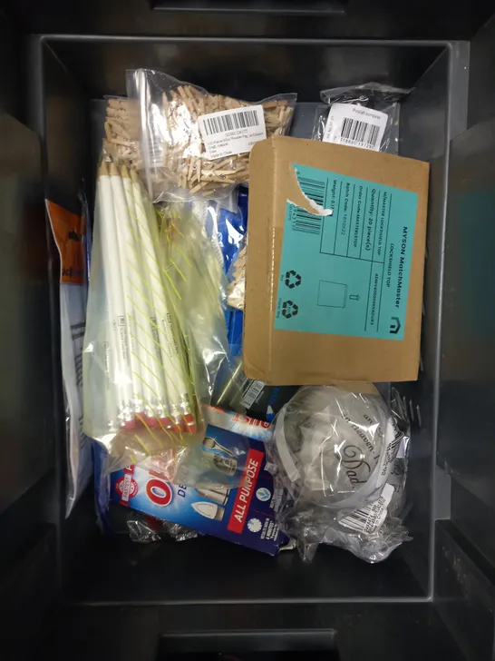 BOX OF APPROXIMATELY 15 ASSORTED HOUSEHOLD ITEMS TO INCLUDE MARKSMAN SPIRIT LEVEL, JOHN LEWIS TEASPOON SET, CRAFTSMAN TIMBER WAX ETC 