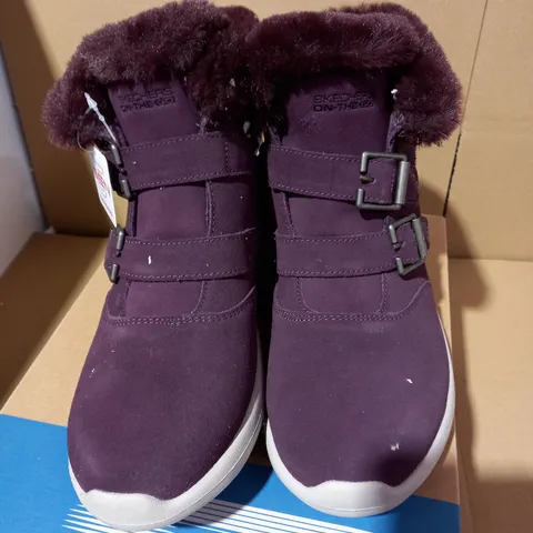 SKETCHERS ON THE GO WINTER FLING BOOT BURGUNDY SIZE 6