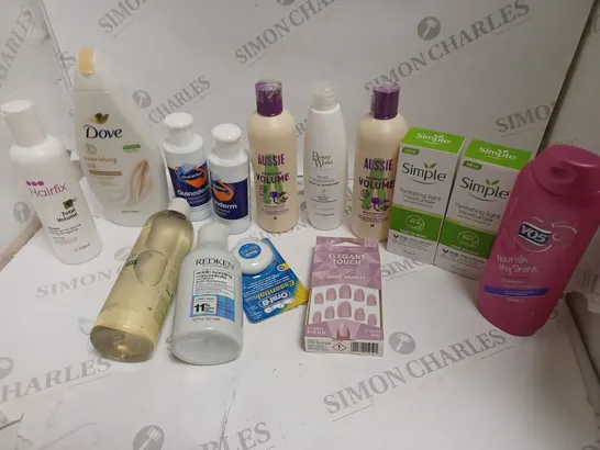 APPROXIMATELY 20 ASSORTED HEALTH AND BEAUTY PRODUCTS INCLUDING SIMPLE, DOVE, AUSSIE