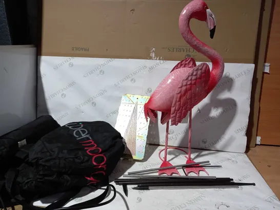 BOX OF APPROXIMATELY 5 ASSORTED HOUSEHOLD ITEMS TO INCLUDE FARGO GARDEN ORNAMENT FLAMINGO 78CM, UBER MOTORCYCLES TYRE WARMER (REAR) SIZE UNSPECIFIED, ETC