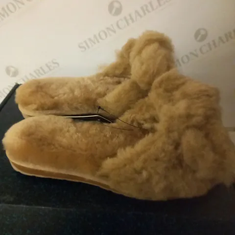 EMU NALEDI BOW SLIPPER CAMEL SIZE 6