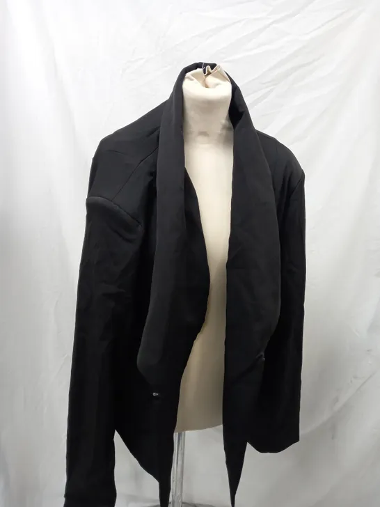 LOT OF ITEMS APPROXIMATELY 30 TO INCLUDE BLAZERS, TOPS, TROUSERS ETC