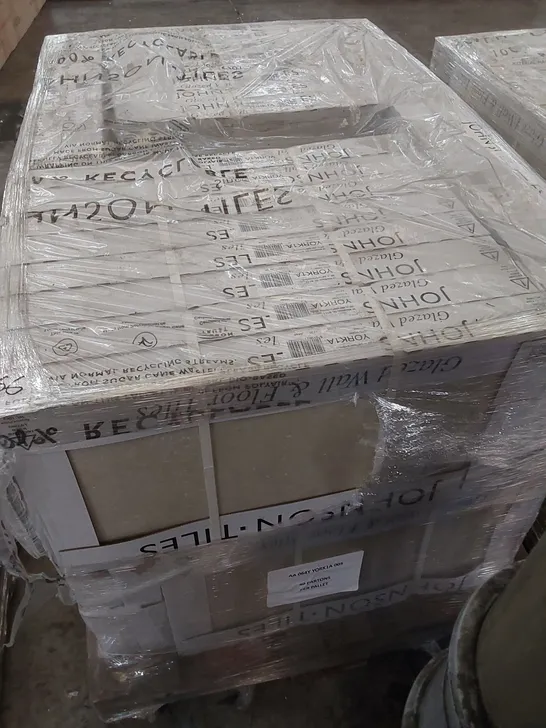 PALLET CONTAINING 40 CARTONS OF JOHNSONS CTD YORK STONE TILES - 5 PER PACK / 597X297X10MM