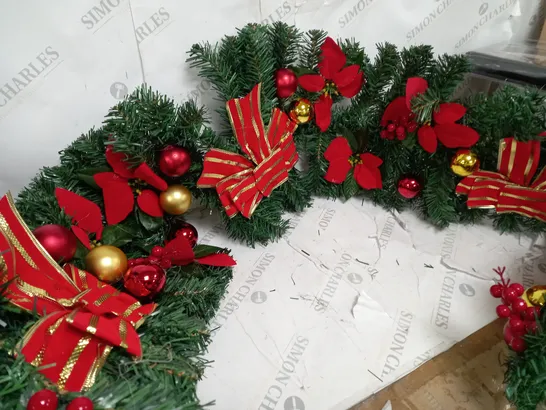 CHRISTMAS TREE THEMED WALL DECORATION 