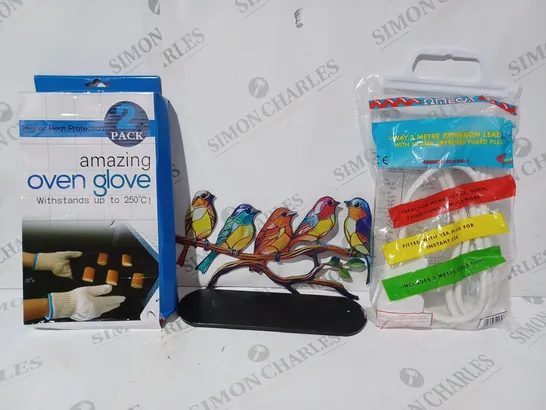 BOX OF APPROXIMATELY 10 ASSORTED HOUSEHOLD ITEMS TO INCLUDE BIRD THEME ALLOY DECORATION, EXTENSION LEAD, AMAZING OVEN GLOVE, ETC