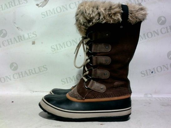 PAIR OF SOREL HIGH BOOTS (BROWN), SIZE 6 UK