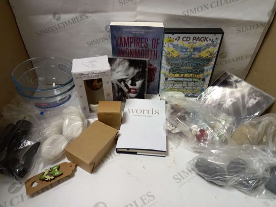 BOX OF APPROX 10 ASSORTED HOUSEHOLD ITEMS TO INCLUDE ASSORTED CDS, PYREX BOWLS, FAKE PEBBLES
