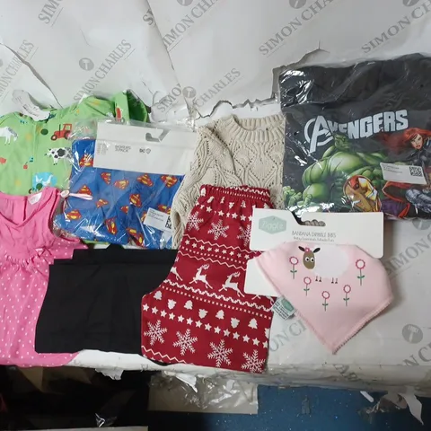 BOX OF ASSORTED CHILDRENS CLOTHING TO INCLUDE PYJAMAS, COATS, SWEATERS ETC 