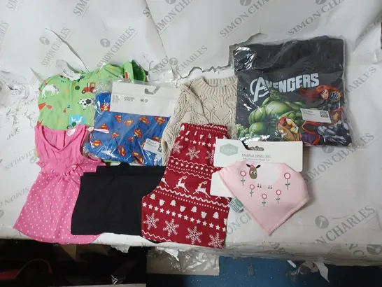 BOX OF ASSORTED CHILDRENS CLOTHING TO INCLUDE PYJAMAS, COATS, SWEATERS ETC 