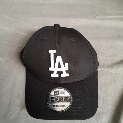 9FORTY NEW ERA LA HAT IN BLACK 