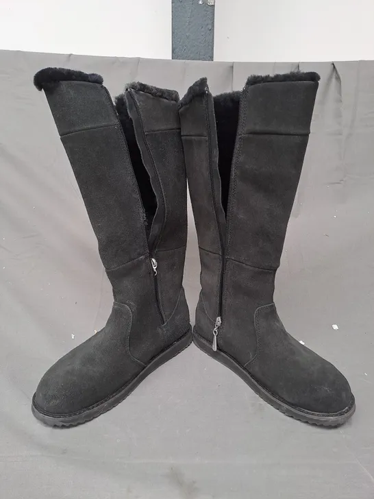 BOXED EMU AUSTRALIA MOONTA KNEE-HIGH BOOTS IN BLACK SIZE 6