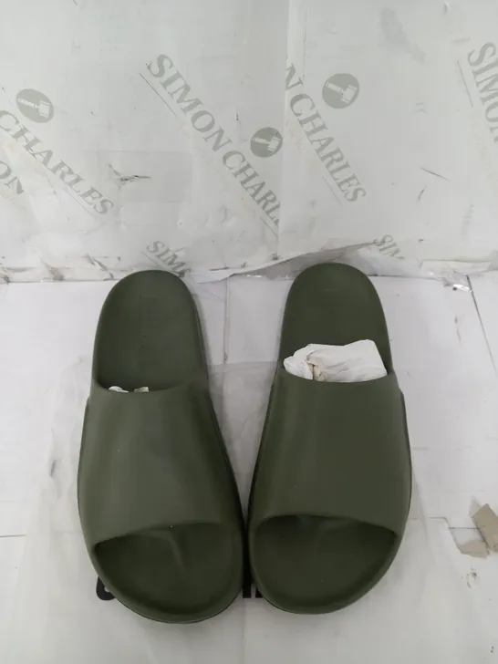 BAGGED GYMSHARK REST DAY SLIDES CORE OLIVE SIZE 8 