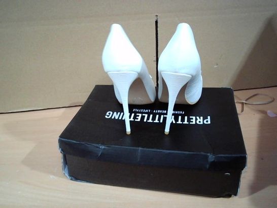 BOXED PAIR OF PRETTY LITTLE THING CROC COURT HEELS WHITE SIZE 5