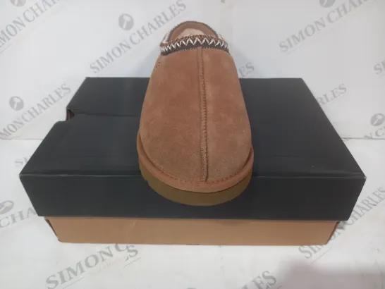 BOXED PAIR OF UGG TASMAN SHOES IN TAN UK SIZE 10