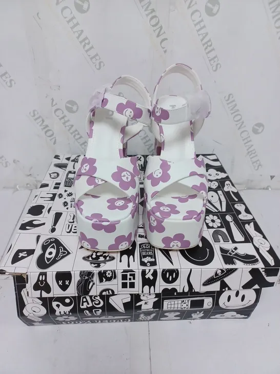 KOI FOOTWEAR LADIES WHITE WITH PURPLE FLOWERS CHUNKY HIGH HEELED SHOES SIZE 3 