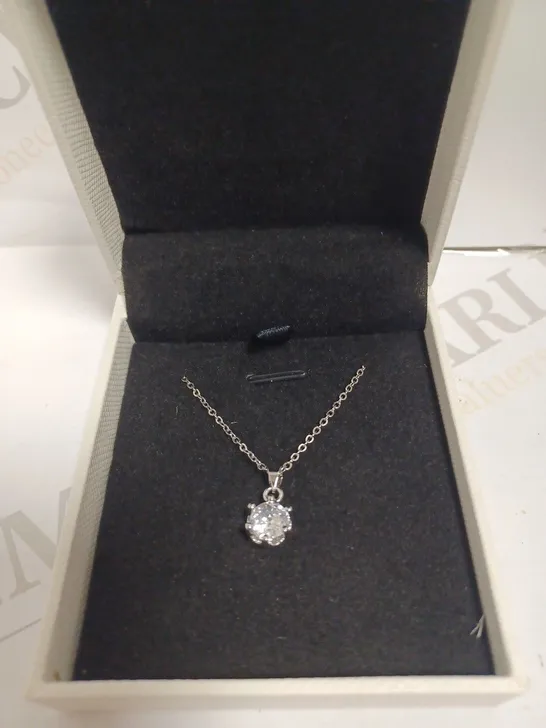 BOXED SILVER EFFECT NECKLACE WITH CUSHION CUT STONE