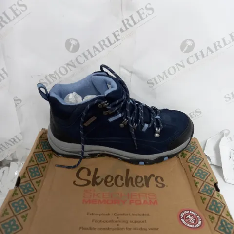 SKETCHERS MEMORY FOAM WATERPROOF BOOTS IN NAVY SIZE 4.5