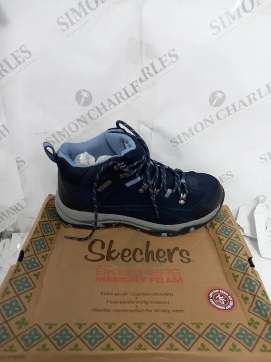 SKETCHERS MEMORY FOAM WATERPROOF BOOTS IN NAVY SIZE 4.5