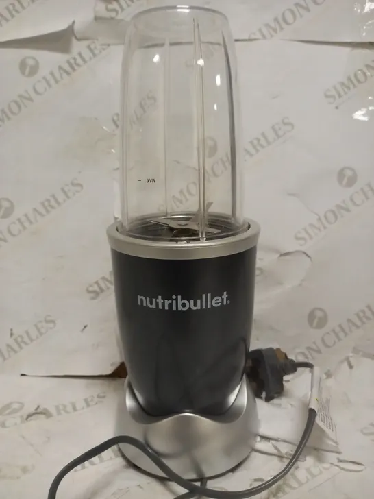 NUTRIBULLET 600W BLENDER