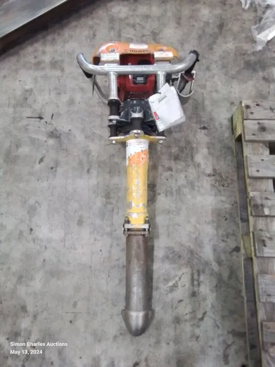 ROBEL 62.05 2 STROKE VERTICAL TAMPER - RAILWAY MAINTENANCE TOOL