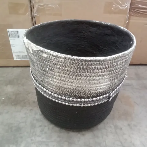 BOXED BASKET PLANTER 