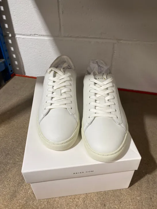 BOXED PAIR OF REISS BELLA WHITE SHOES SIZE 40