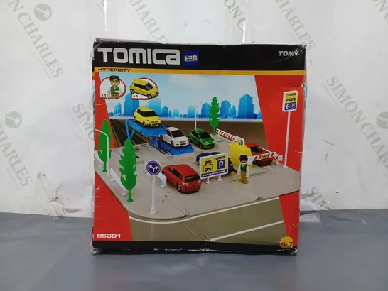 BOXED TOMY TOMICA 85301 HYPERCITY SET