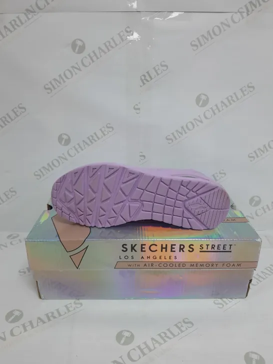 BOXED PAIR OF SKECHERS UNO EVERYWEAR LACE UP TRAINERS IN PURPLE SIZE 5