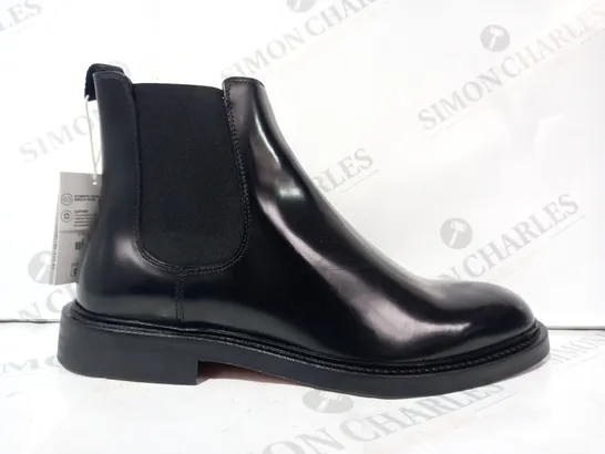 BOXED PAIR OF ZARA ORIGINS CHELSEA BOOTS IN BLACK UK SIZE 8