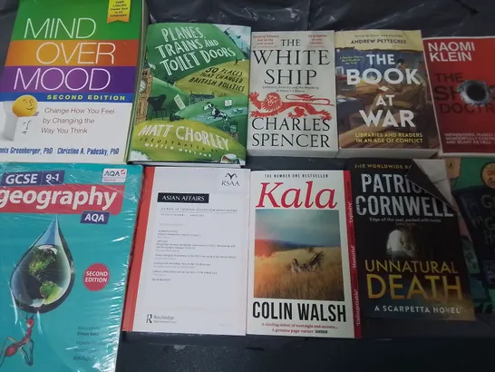 LARGE QUANTITY OF ASSORTED BOOKS TO INCLUDE MIND OVER MOOD, AND GCSE GEOGRAPHY 