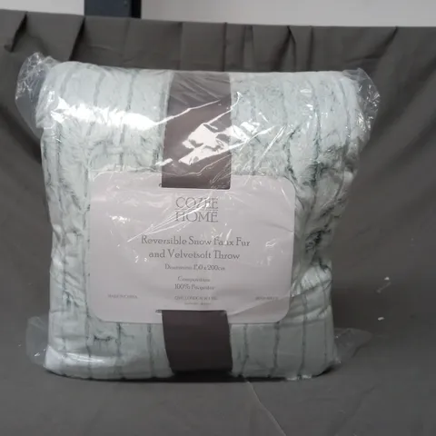 BOXED COZEE HOME FUR AND VELVET THROW IN EMERALD 