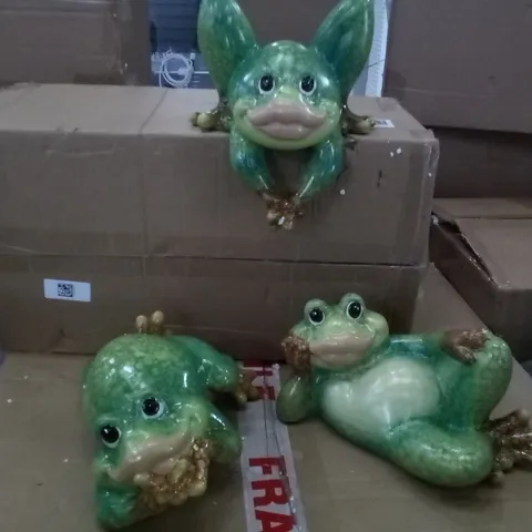 BOXED SET OF 3 GARDEN FROG FIGURES