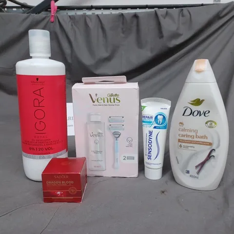 APPROXIMATELY 20 ASSORTED COSMETIC PRODUCTS TO INCLUDE DOVE CALMING BATH SOAK, SENSODYNE TOOTHPASTE, AND VENUS RAZOR