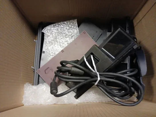 BOX OF APPROX 18 ASSORTED ITEMS TO INCLUDE - XBOX 360 KINECT , XBOX ONE STANDS , XBOX ONE KINECT ETC