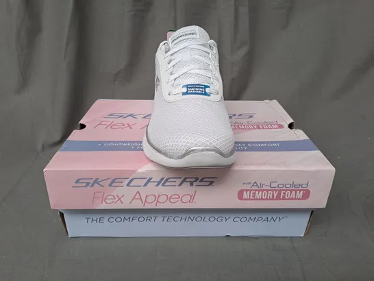 BOXED PAIR OF SKECHERS SHOES IN WHITE/METALLIC SILVER UK SIZE 4