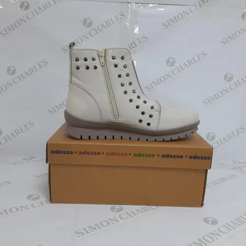 BOXED PAIR OF ADESSO ADDISON LEATHER BOOTS IN WINTER WHITE SIZE 6